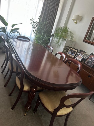 Large extendible eight - eight, seater